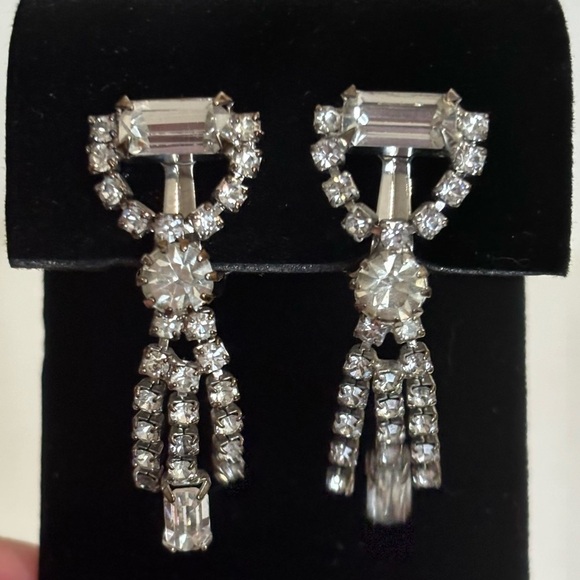 # 138 Vintage/Antique rhinestones silver tone dangle earrings - Picture 2 of 7
